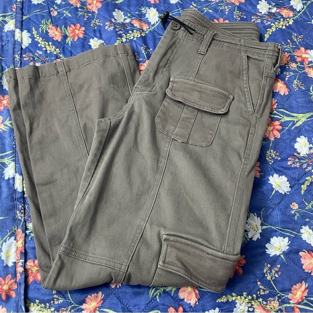 Forever 21 Wide‎ Legged Gray Cargo Pants